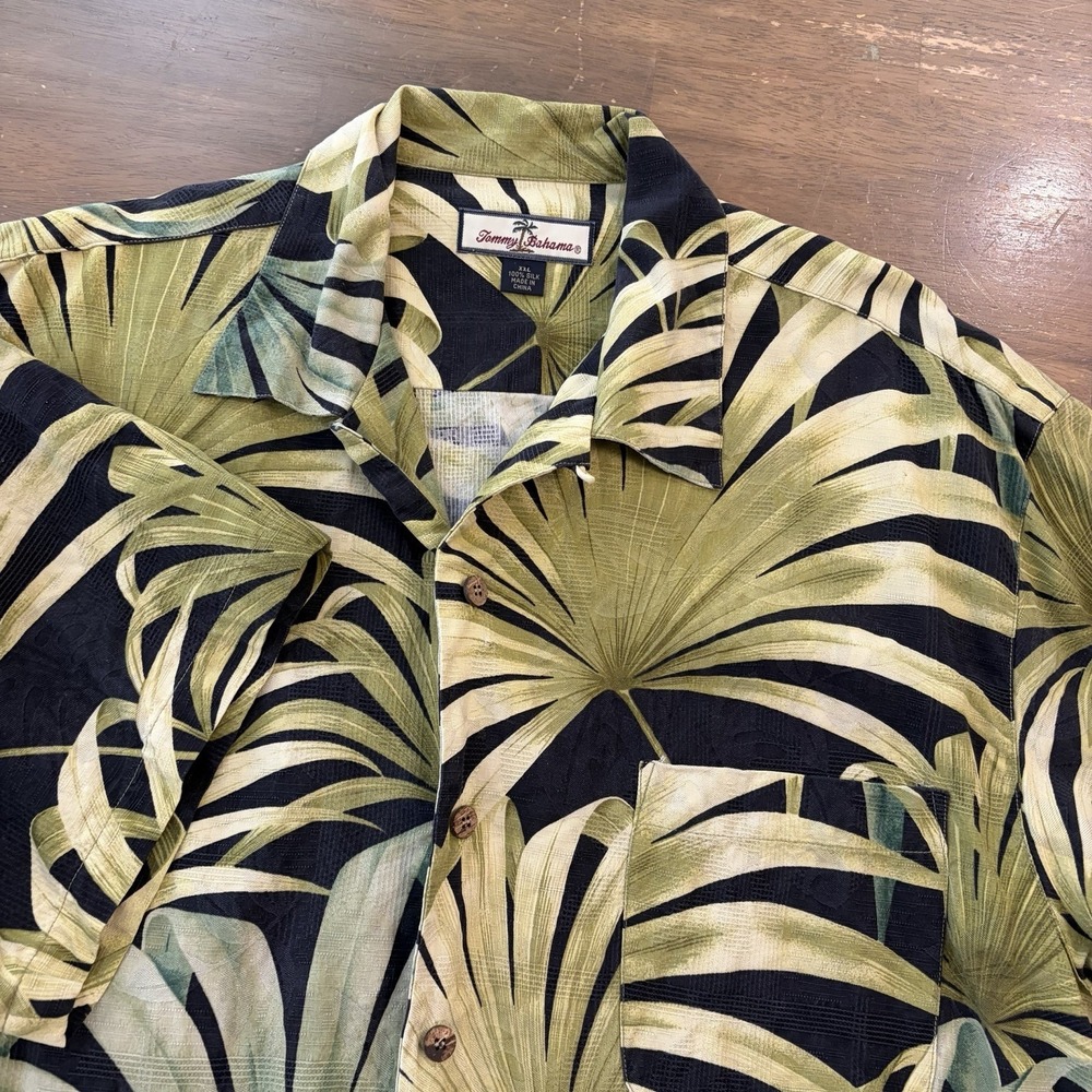 Tommy Bahama Button Up Camp Shirt Mens XXL Black Silk Palm Hibiscus Floral Aloha